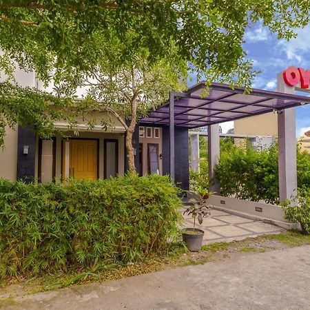 Oyo 2284 Grand Villa Meninting Montongbuwoh Buitenkant foto